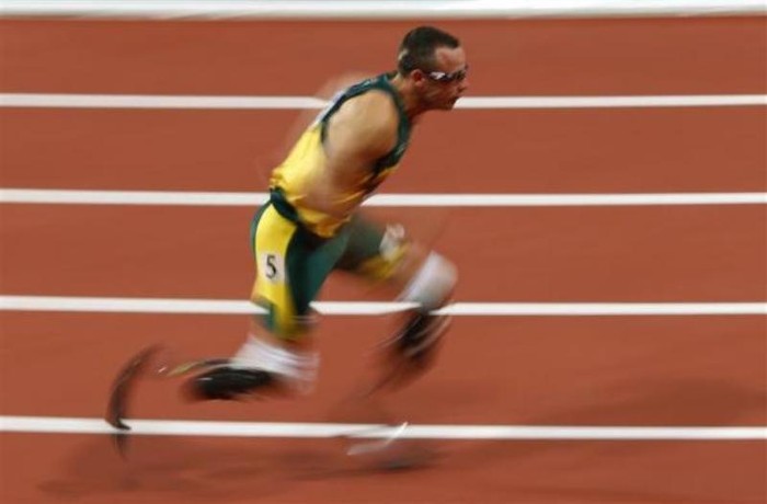 Oscar Pistorius (Nam Phi) thi đấu ở nội dung 400m nam.